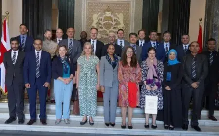 الطالبي العلمي يستعرض الأوراش الملكية والتجربة البرلمانية المغربية أمام وفد الكلية البريطانية الملكية للدراسات الدفاعية