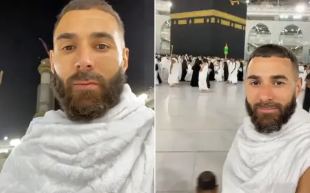 كريم بنزيمة يؤدي مناسك الحج في الحرم المكي
