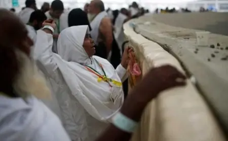 مشعر منى.. حجاج بيت الله الحرام يرمون جمرة العقبة يوم النحر