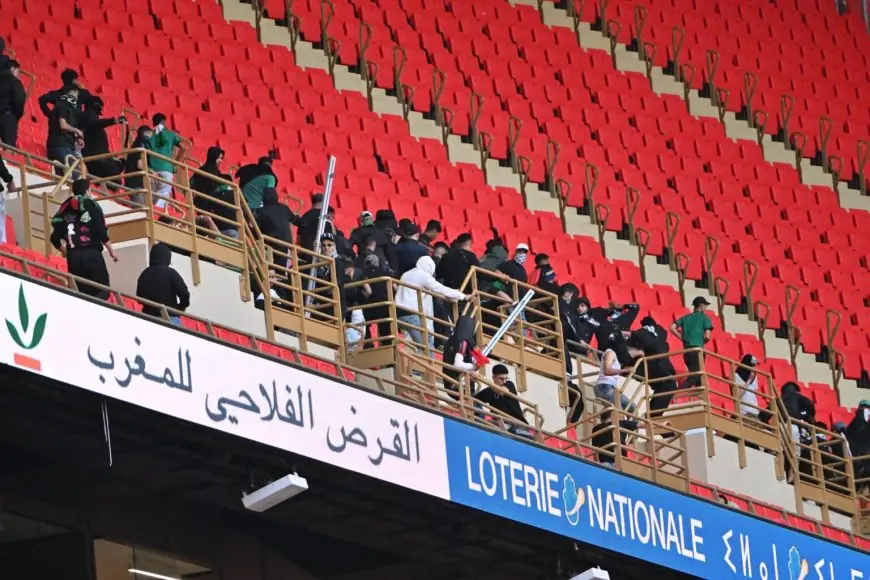 مطالب بمنع تنقل الجماهير بعد أحداث شغب مباراة الجيش و الرجاء