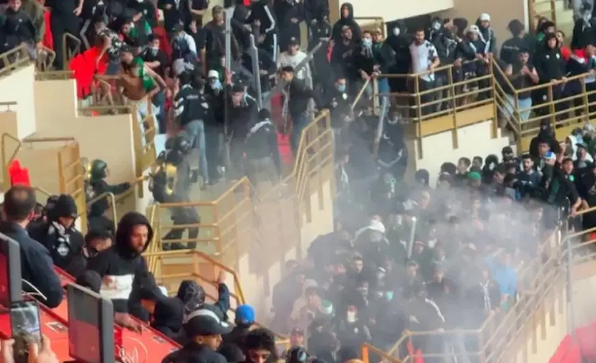 اعتقال 136 شخصاً على خلفية أحداث شغب كلاسيكو الجيش الملكي والرجاء الرياضي بالرباط