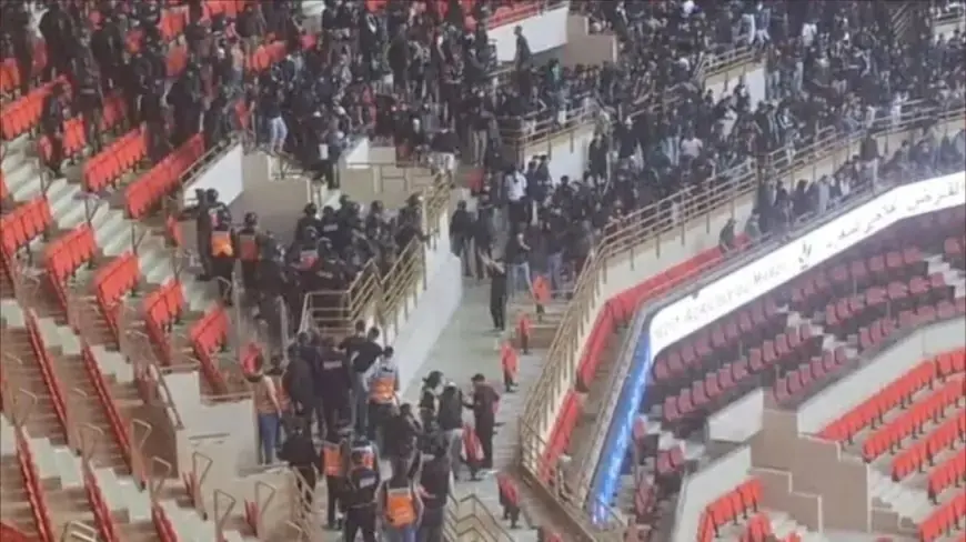 Botola Pro : la Ligue professionnelle étudie l’interdiction des déplacements des supporters visiteurs après les incidents du Classico