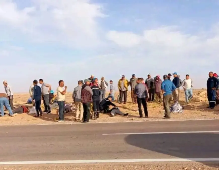 إصابة 15 شخصا في انقلاب سيارة لنقل العمال الفلاحيين ضواحي أرفود