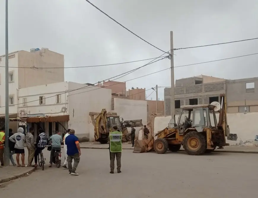 إنذارات بالإخلاء لأصحاب المقاهي والفنادق بميرلفت قبل الهدم