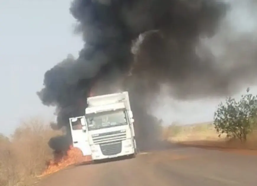 السفير المغربي بباماكو يطمئن على الحالة الصحية للسائقين المغاربة بعد الهجوم على الشاحنات في مالي