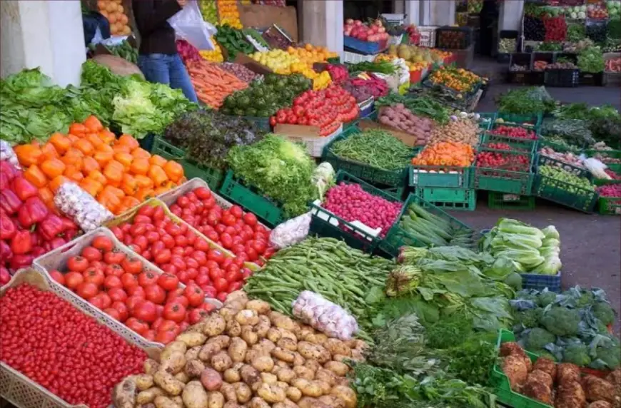 قبيل عيد الأضحى.. أسعار الخضر والفواكه تواصل الارتفاع بالمغرب