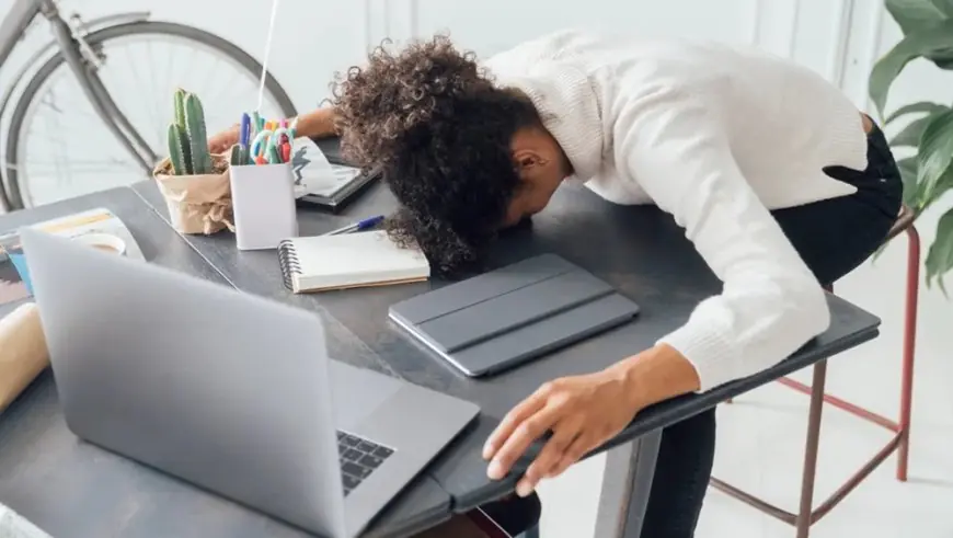 خبير يحذر من أسباب الإرهاق المزمن ويكشف طرق التخلص منه
