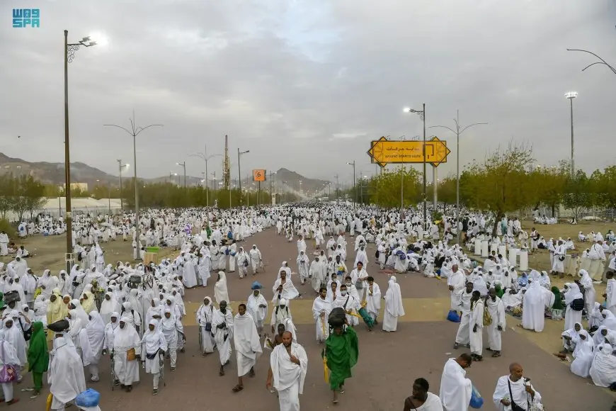 بعد الوقوف بعرفات.. أكثر من 1.7 مليون حاج يتوجهون إلى مشعر مزدلفة
