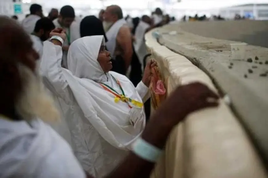 مشعر منى.. حجاج بيت الله الحرام يرمون جمرة العقبة يوم النحر