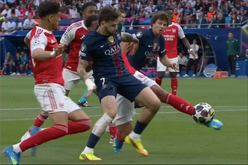 نهائي دوري أبطال أوروبا..أرسنال ينهي الشوط الأول متفوقاً بهدف وحيد على باريس سان جيرمان