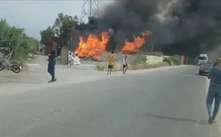 حريق ضخم يلتهم مخزناً للأخشاب بسبت الزينات ضواحي طنجة