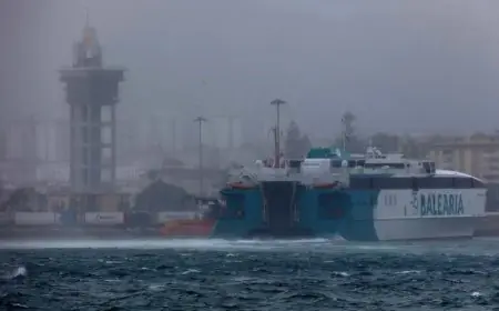 الرياح القوية تعلق حركة الملاحة البحرية بين ميناءي طنجة المدينة وطريفة