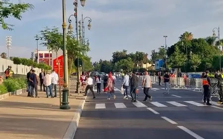 جماهير غفيرة تتوافد على ملعب مولاي الحسن بالرباط لمتابعة مباراة المنتخب المغربي والبرازيل