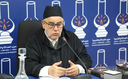 العدالة والتنمية ينتقد أداء الحكومة ويجدد مواقفه بشأن قضايا وطنية ودولية