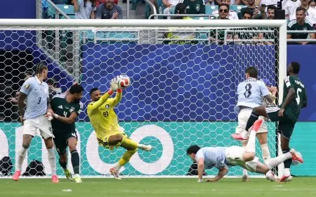 السعودية تنتزع نقطة ثمينة أمام الأوروغواي في أولى مبارياتها في المونديال