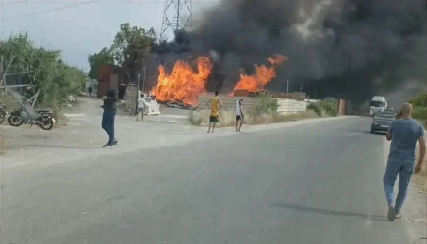 حريق ضخم يلتهم مخزناً للأخشاب بسبت الزينات ضواحي طنجة