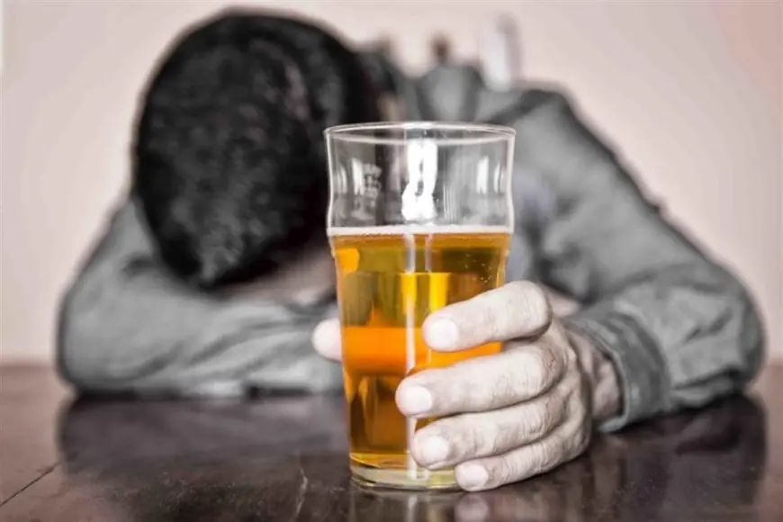 أخصائي يحذر: الكحول يرفع مخاطر الإصابة بسرطان القولون وأمراض الأمعاء