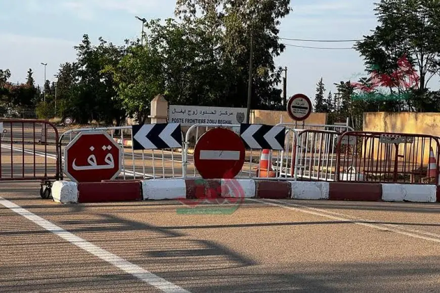 الجزائر تسلم المغرب 34 محتجزا عبر معبر زوج بغال
