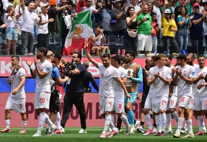 "جئنا بفخر ونغادر بكرامة".. منتخب إيران يترك رسالة في غرفة الملابس بملعب لوس أنجلوس
