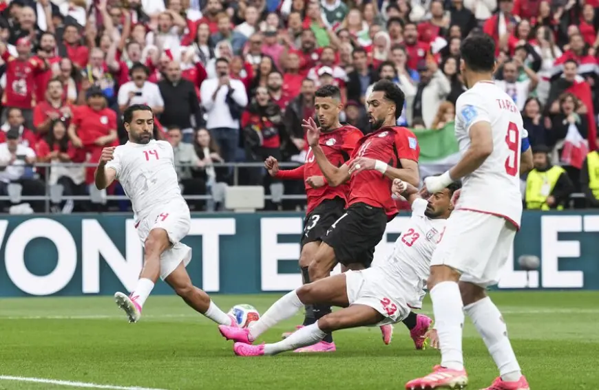 مصر تتأهل إلى دور الـ32 في كأس العالم بعد تعادل مثير مع إيران