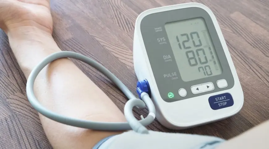دراسة: مراقبة ضغط الدم في المنزل قد تقلل مخاطر النوبات القلبية والسكتات الدماغية