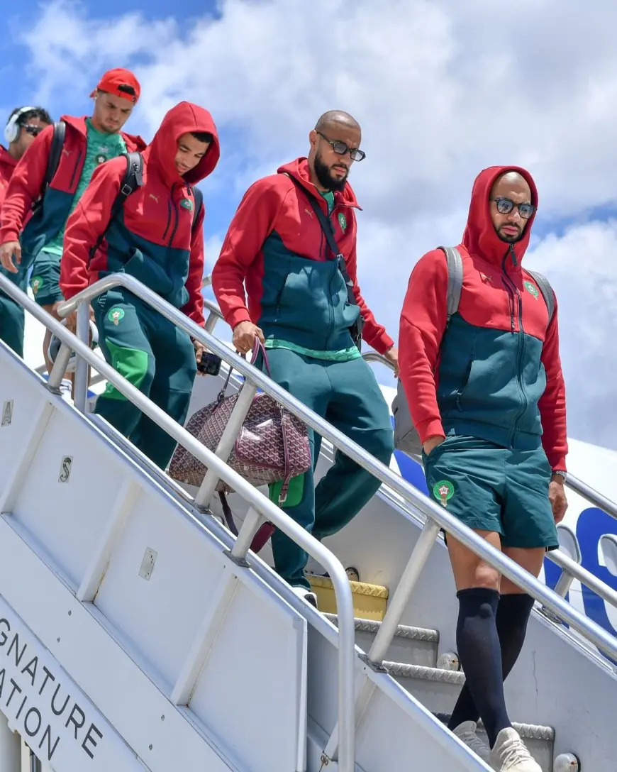 بعثة المنتخب المغربي تشد الرحال إلى هيوستن استعدادًا لمواجهة كندا في ثمن نهائي كأس العالم