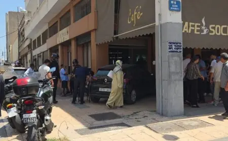 إصابة ثلاثة أشخاص إثر اقتحام سيارة لمقهى في الدار البيضاء