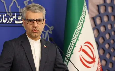 إيران ترفض التفاوض وتتوعد بالرد وواشنطن تقصف جزيرة هنجام قرب مضيق هرمز