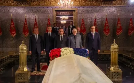 Rabat : Le Premier ministre français Sébastien Lecornu se recueille au Mausolée Mohammed V