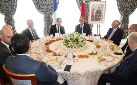Le Roi Mohammed VI offre un déjeuner en l’honneur du Premier ministre français Sébastien Lecornu à Rabat