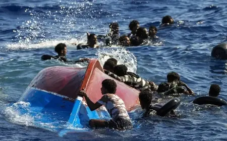 موريتانيا تنقذ 37 مهاجرا غير نظاميا بعد غرق قارب قبالة سواحلها