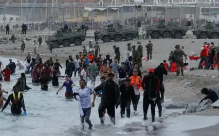 استنفار أمني واسع في سبتة بعد تدفق مئات المهاجرين سباحة وسط الضباب