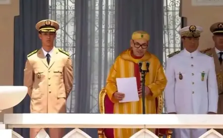 Fête du Trône : le Roi Mohammed VI préside la cérémonie de prestation de serment des officiers des FAR à Tétouan