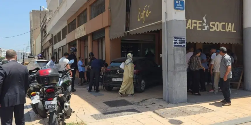 إصابة ثلاثة أشخاص إثر اقتحام سيارة لمقهى في الدار البيضاء