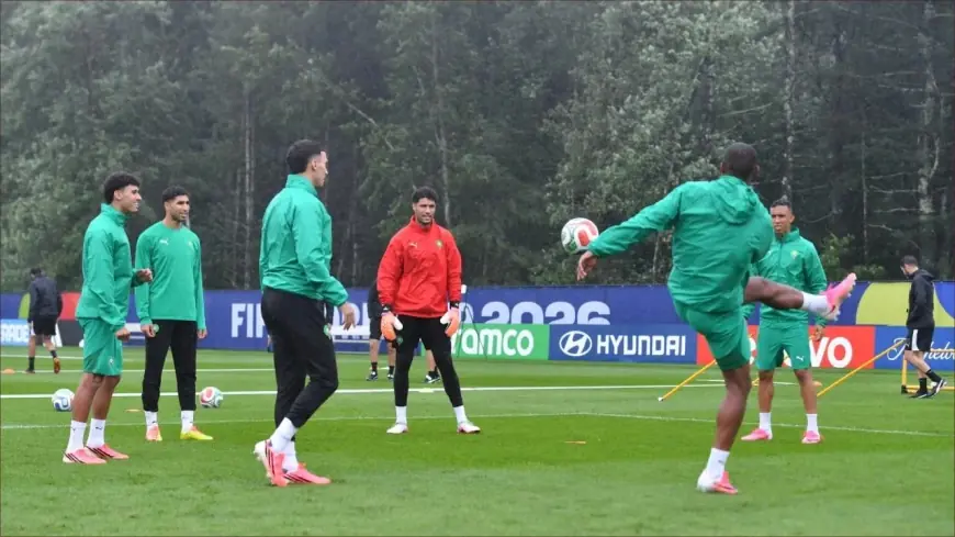 المنتخب المغربي ينهي تحضيراته لمواجهة فرنسا بحضور شادي رياض وغياب الصيباري