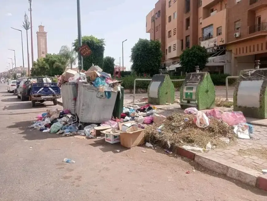 أزمة النفايات بمراكش..الجمعية المغربية لحقوق الإنسان تعتبر بلاغ جماعة مراكش "اعترافا بالفشل" وتطالب بفتح تحقيق شامل