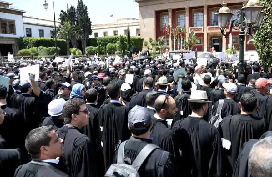 المحامون يواصلون التوقف الشامل عن العمل بسبب مشروع قانون المهنة