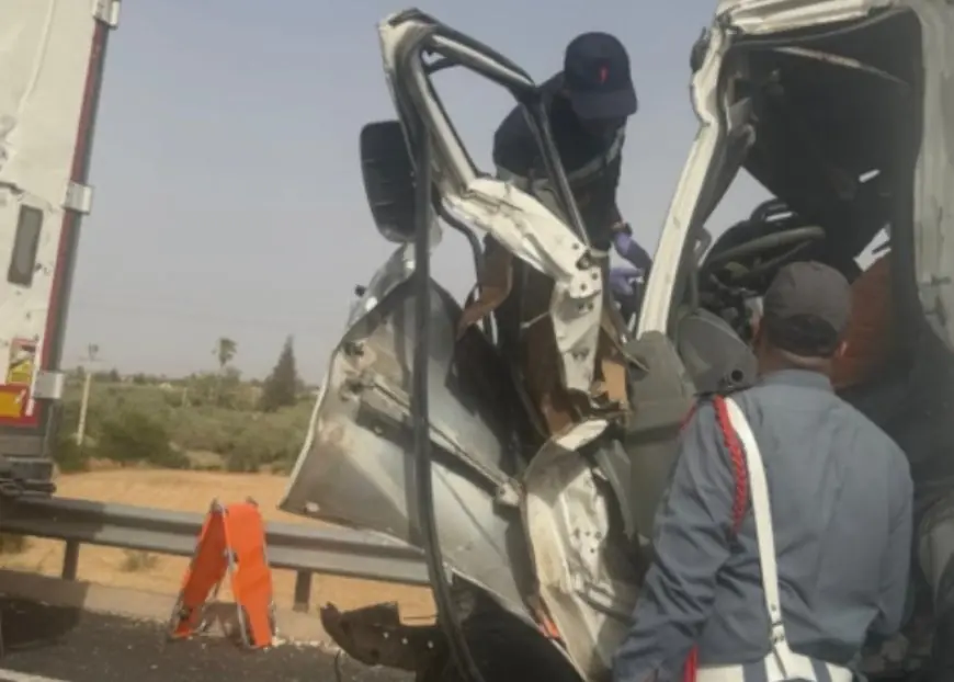 مصرع سائق في اصطدام عنيف بين شاحنتين بالطريق السيار ضواحي مراكش