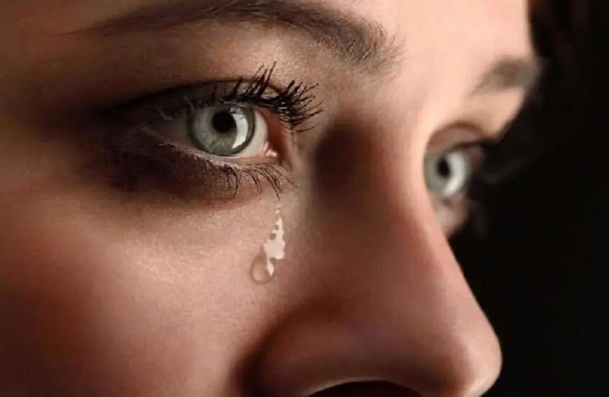 أخصائية نفسية تحذر: كبت الدموع يمهد الطريق للإرهاق العاطفي