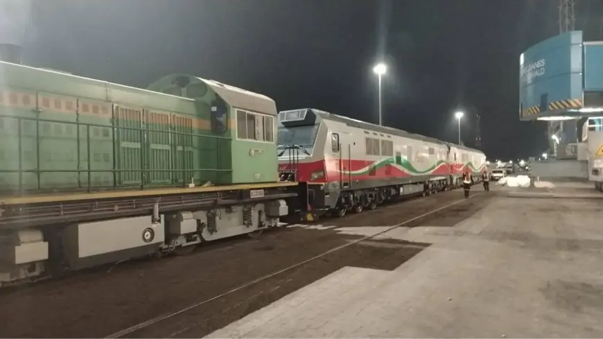 وصول قاطرات ثنائية الطاقة إلى ميناء الدار البيضاء لتعزيز أسطول السكك الحديدية بالمغرب