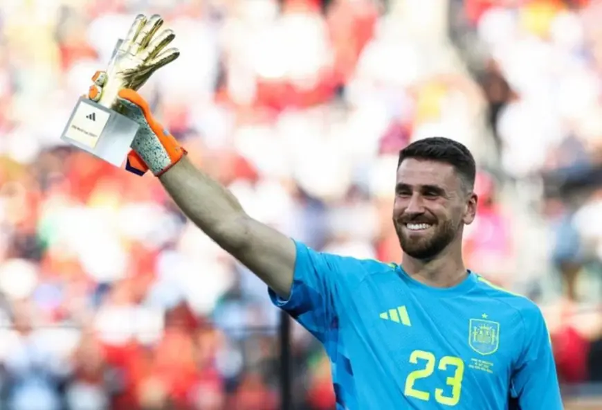 حارس إسبانيا يوناي سيمون يتوج بجائزة القفاز الذهبي في كأس العالم 2026