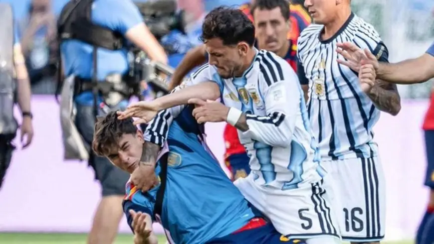 الفيفا يعتزم التحقيق في أحداث اعتداء لاعبي الأرجنتين على لاعبي منتخب إسبانيا بعد نهائي كأس العالم