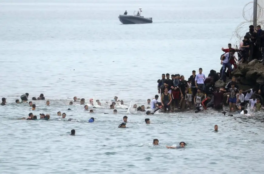 40 ألف مهاجر عبروا الحدود بين المغرب ومدينة سبتة