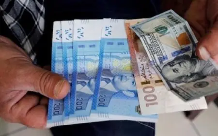 الدولار يتراجع أمام الدرهم ليستقر عند 9,32 خلال أسبوع
