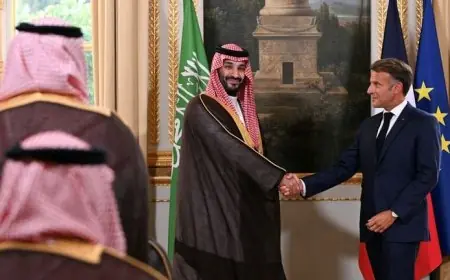 Macron accueille Mohammed ben Salmane à l’Élysée et annonce 6 milliards d’euros d’investissements saoudiens pour trois parcs d’attractions près de Paris