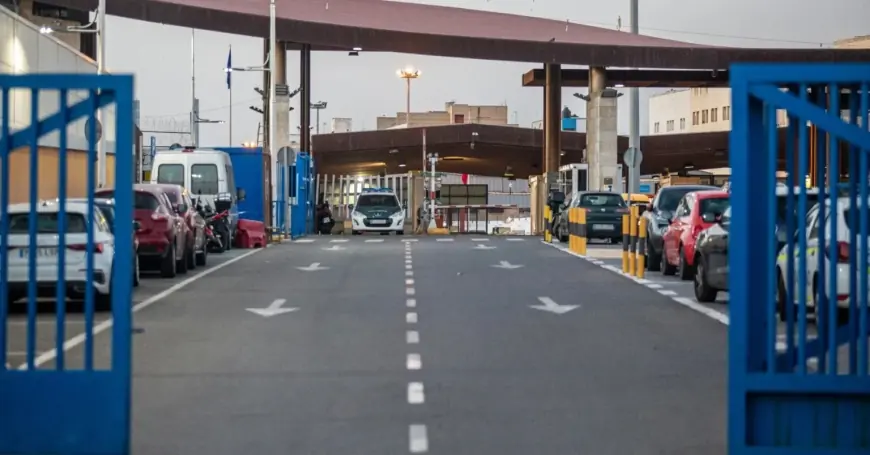 إعادة فتح معبر بني أنصار بالناظور بعد عودة الهدوء وإحباط محاولات مهاجرين اقتحام مليلية المحتلة