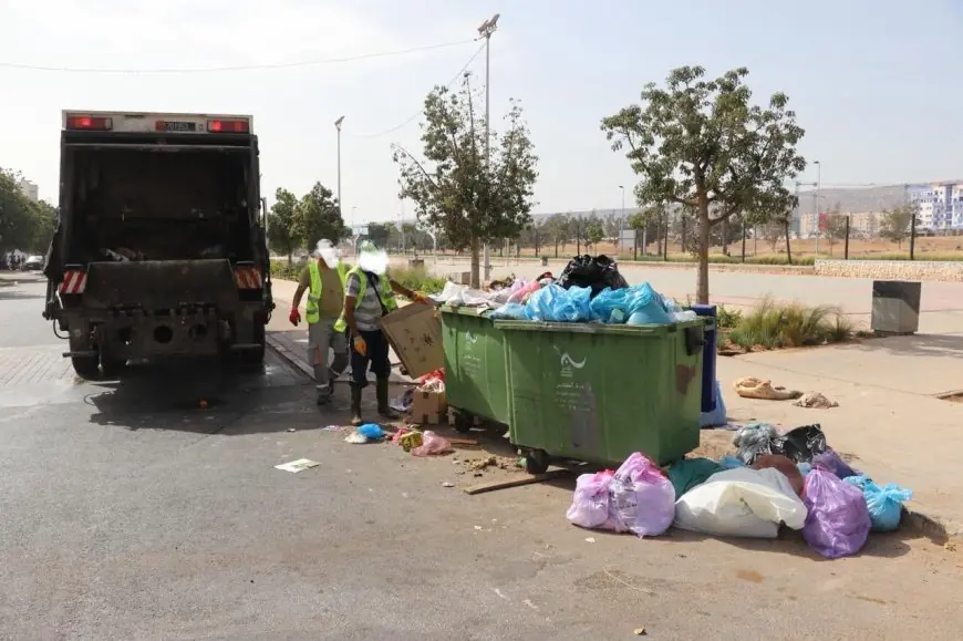 وفاة عامل عرضي بجماعة أكادير خلال حادث أثناء تفريغ شاحنة للنفايات