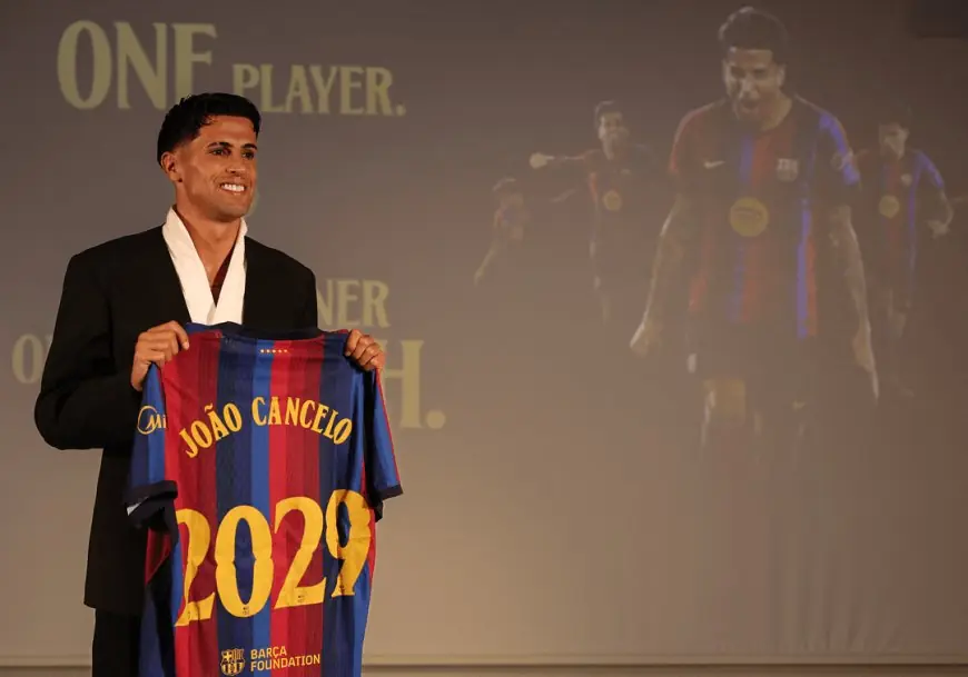 برشلونة يتعاقد مع البرتغالي جواو كانسيلو حتى عام 2029 في صفقة انتقال حر