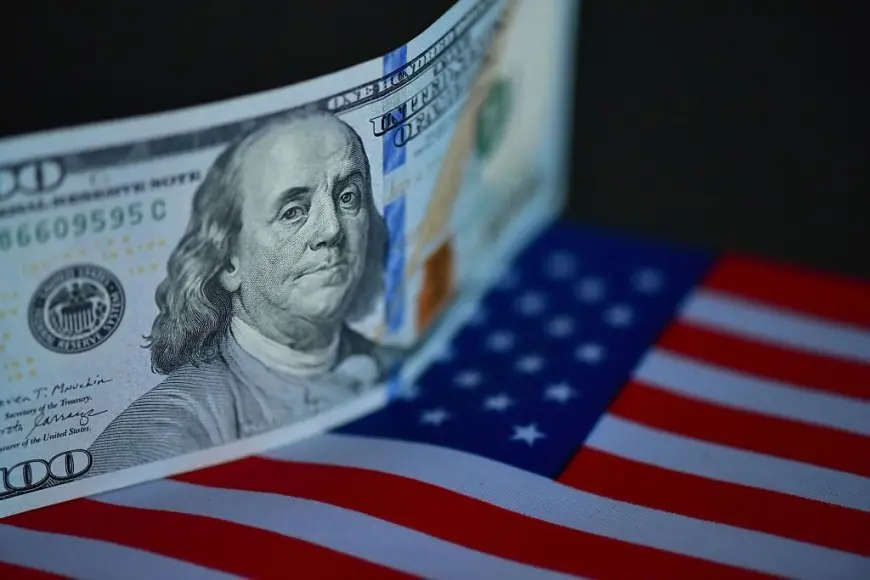 Baisse du dollar : les marchés s’inquiètent de la stratégie de la dette américaine