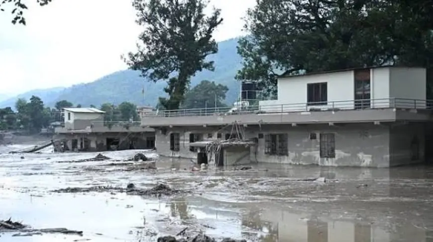 Népal : Plus de 380 disparus, dont 291 étrangers, après des crues éclair à la frontière du Tibet